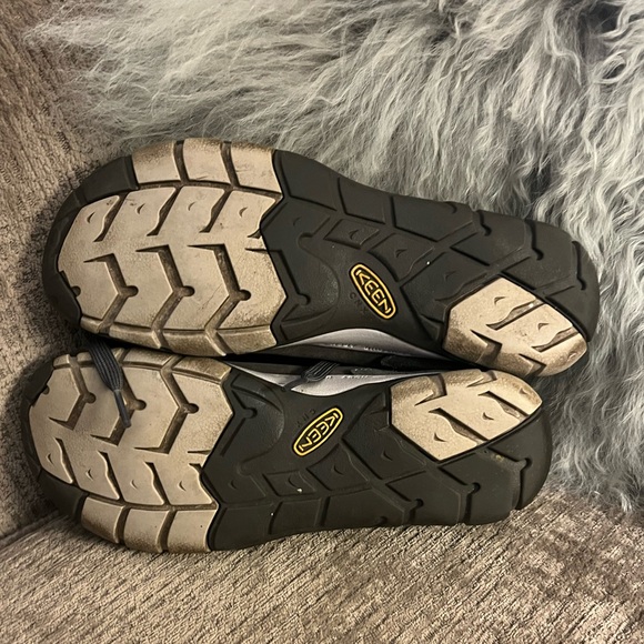 Keen sneakers - grey - size 9 - Picture 6 of 7